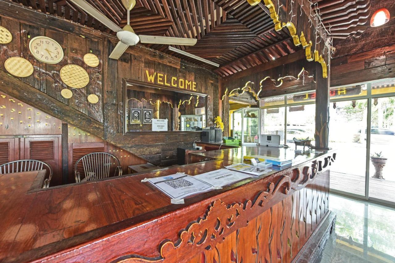 Super Oyo Capital O 90659 Raintown Timbers Hotel Taiping Bagian luar foto