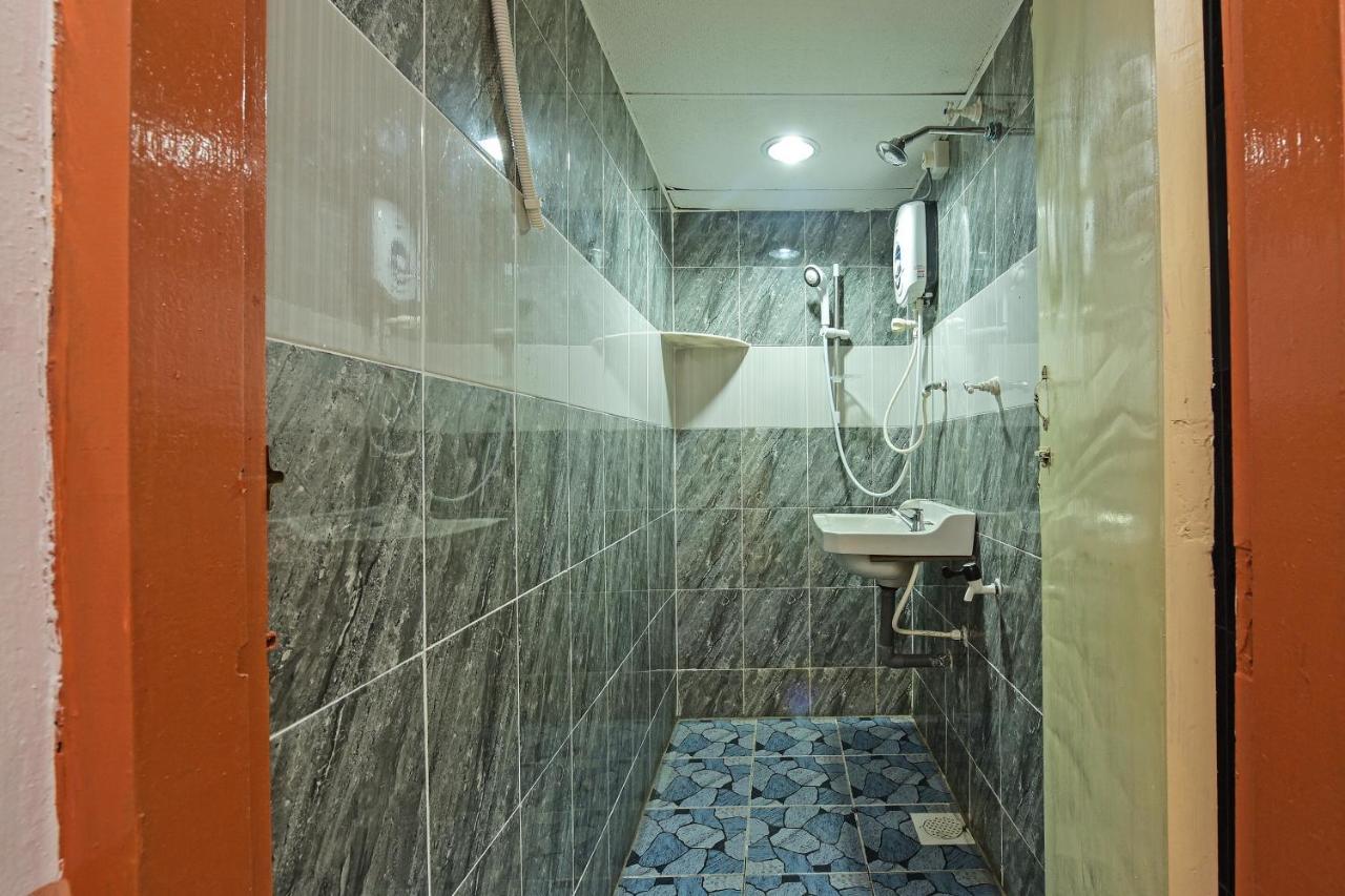 Super Oyo Capital O 90659 Raintown Timbers Hotel Taiping Bagian luar foto
