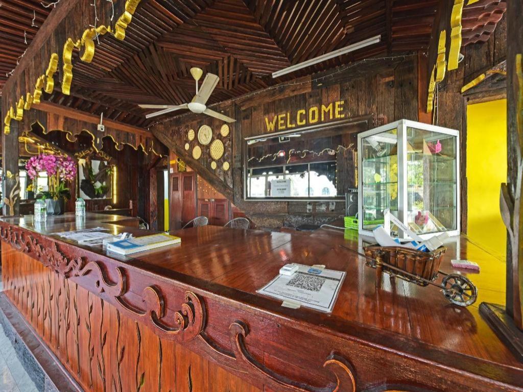 Super Oyo Capital O 90659 Raintown Timbers Hotel Taiping Bagian luar foto