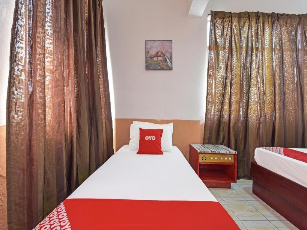 Super Oyo Capital O 90659 Raintown Timbers Hotel Taiping Bagian luar foto