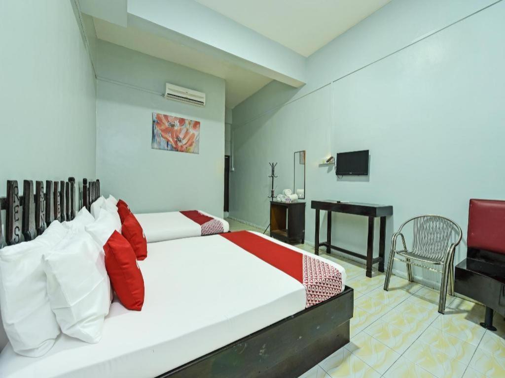 Super Oyo Capital O 90659 Raintown Timbers Hotel Taiping Bagian luar foto